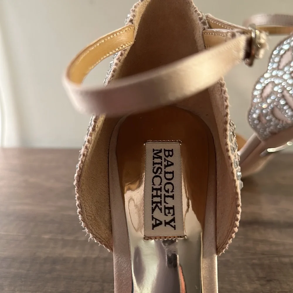 Elegant  BADGLEY MISCHKA Roxy Sandals. - Picture 8 of 13